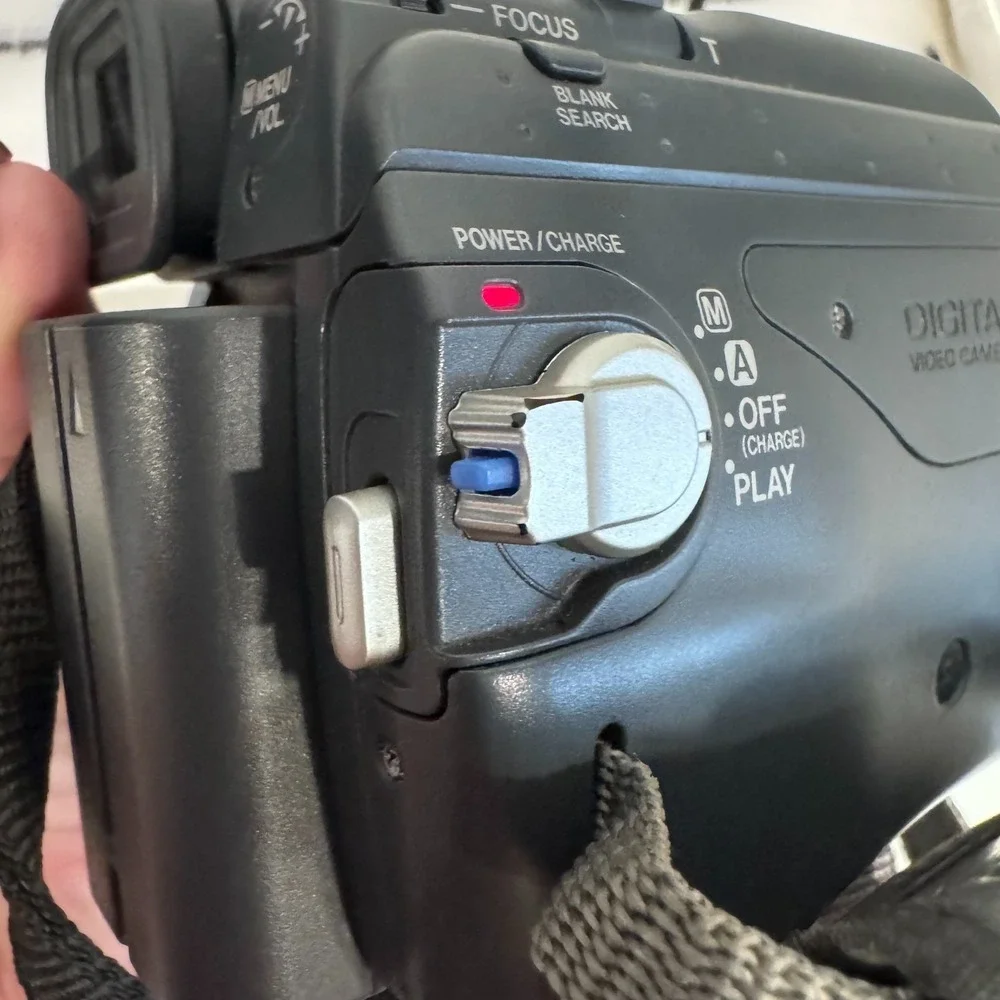 JVC Digital Video Camera GR-D72U MiniDV Camcorder Charger *Parts Only‎